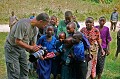 Christophe Courteau au Rwanda en pleine complicit avec les enfants