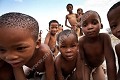 Enfants Bushmen curieux de l'objectif grand angle (17mm). Central Kalahari Desert. Botswana. Botswana ,
Bushmen,
Kalahari,
desert,
Bush,
child,
enfant,
population,
Naro,
kids,
 