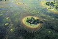 Saison des pluies Afrique Botswana Delta Okavango île végétation îlot terre rond cercle marais herbes pluie saison Kalahari 