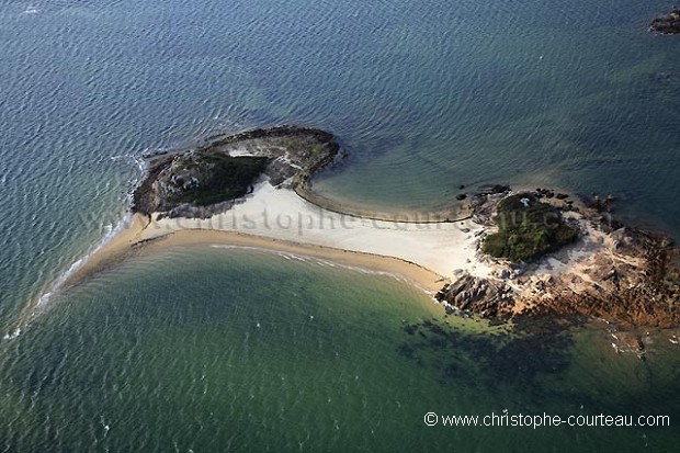 Sandy Islet in front of Calot Island, Bay of Morlaix.