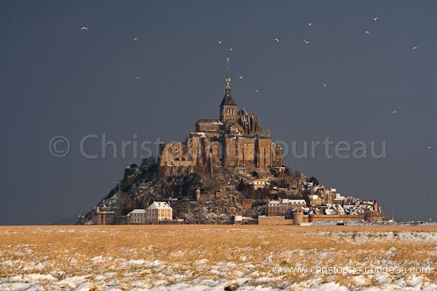 Le Mont St Michel sous la neige.