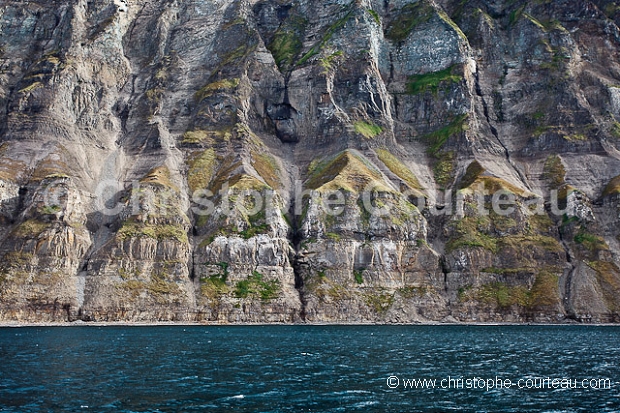 Falaises dans un fjord
