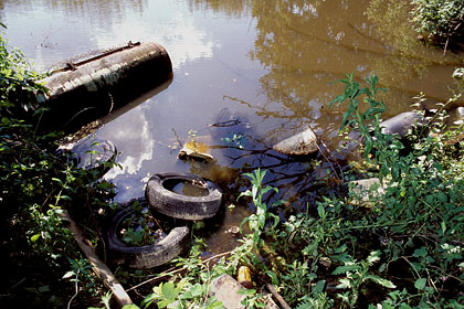 Pollution de l'eau par une décharge sauvage