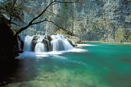 Lac d'eau pure et cristalline / Croatie