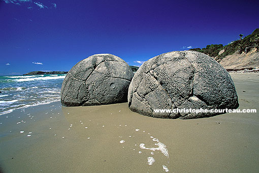 Moeraki Boulders / Cte Pacifique / le du sud