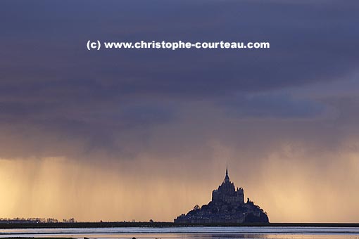 Ciel d'orage sur le Mont Saint Michel